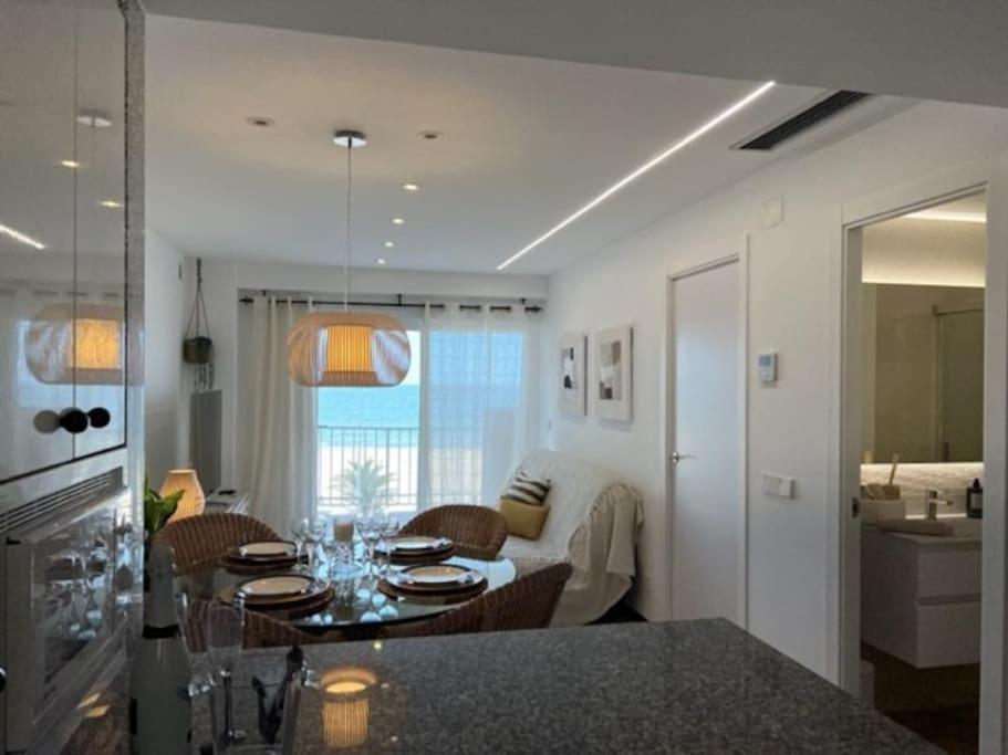 1ª Linea De Playa - Con Piscina Y Parking Apartment